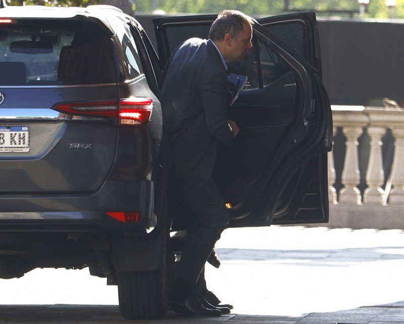 Adorni registra préstamos de jubiladas para justificar compra de departamento en Caballito