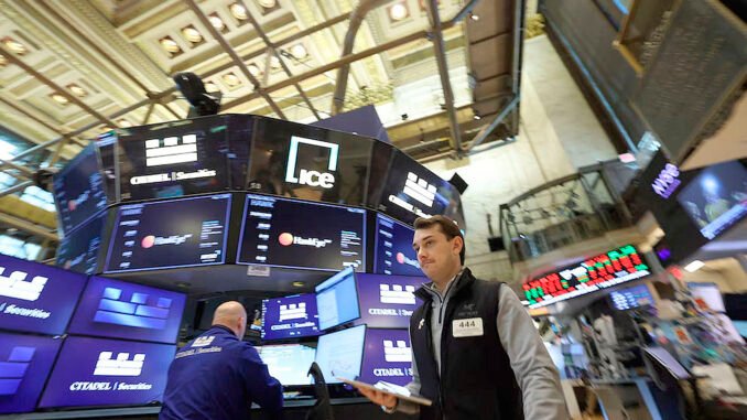 El riesgo país rompió el piso de los 500 puntos básicos en medio de una nueva suba de los bonos argentinos