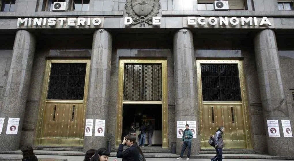 El Gobierno busca blindar los pagos de deuda de 2027