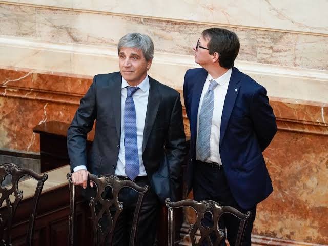 Ajuste fiscal: recortes a provincias y obra pública